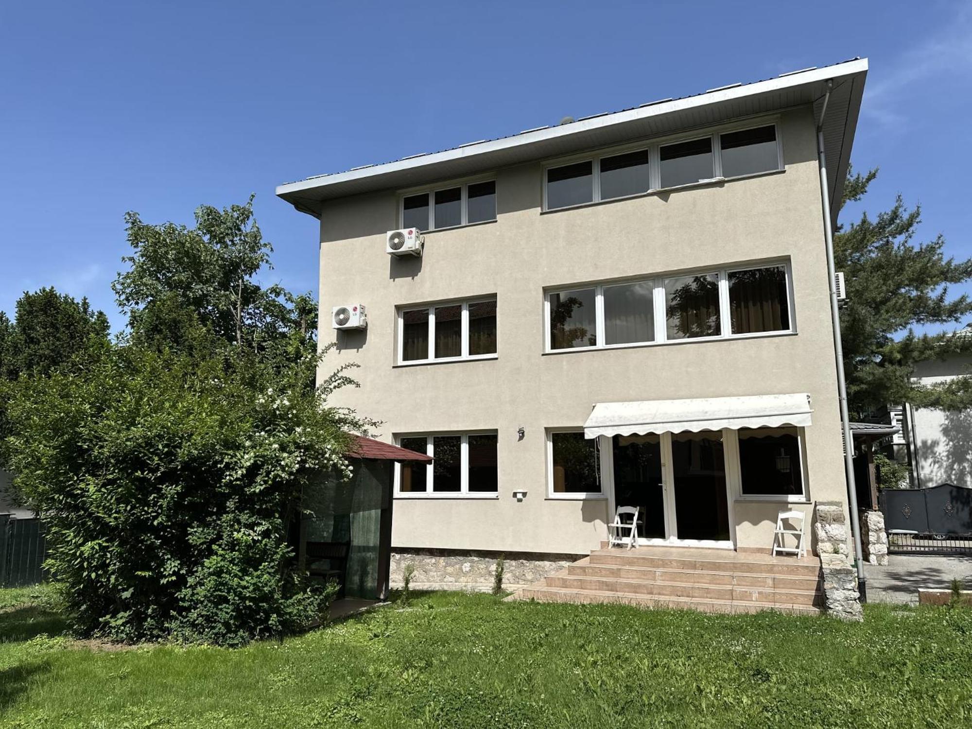 Villa Tradicional Center With Parking - Sarajevo